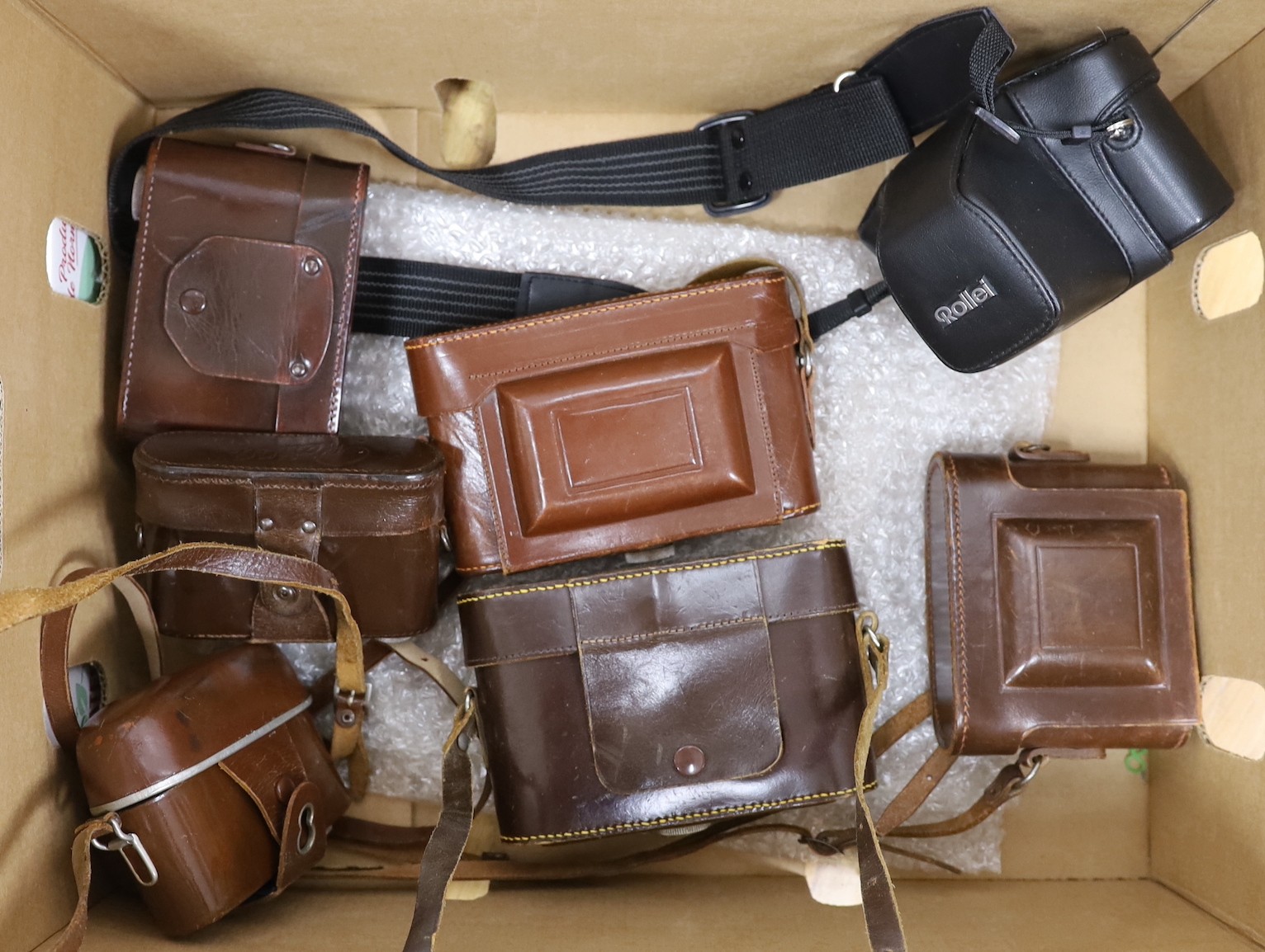 A large quantity of vintage 35mm cameras to include; Zeiss Ikonta, Voigtländer Vitomatic II, Kodak Retina Ia, Voigtländer Vitessa Folding Rangefiner, Zeiss Ikon Contina, Zeiss Ikon prontö, Kodak Retina Reflex III, Rollei